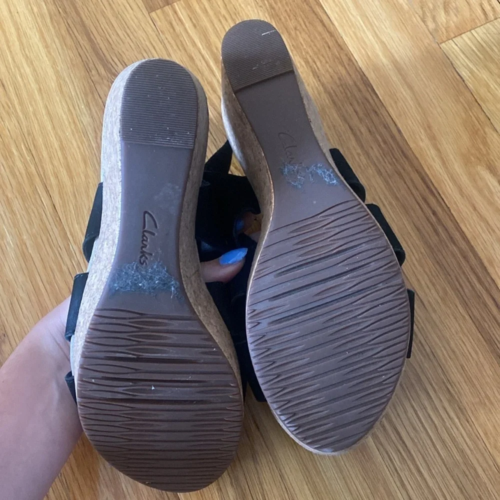 Clarks Women’s Black Wedge Sandals Size 8 - Picture 8 of 9